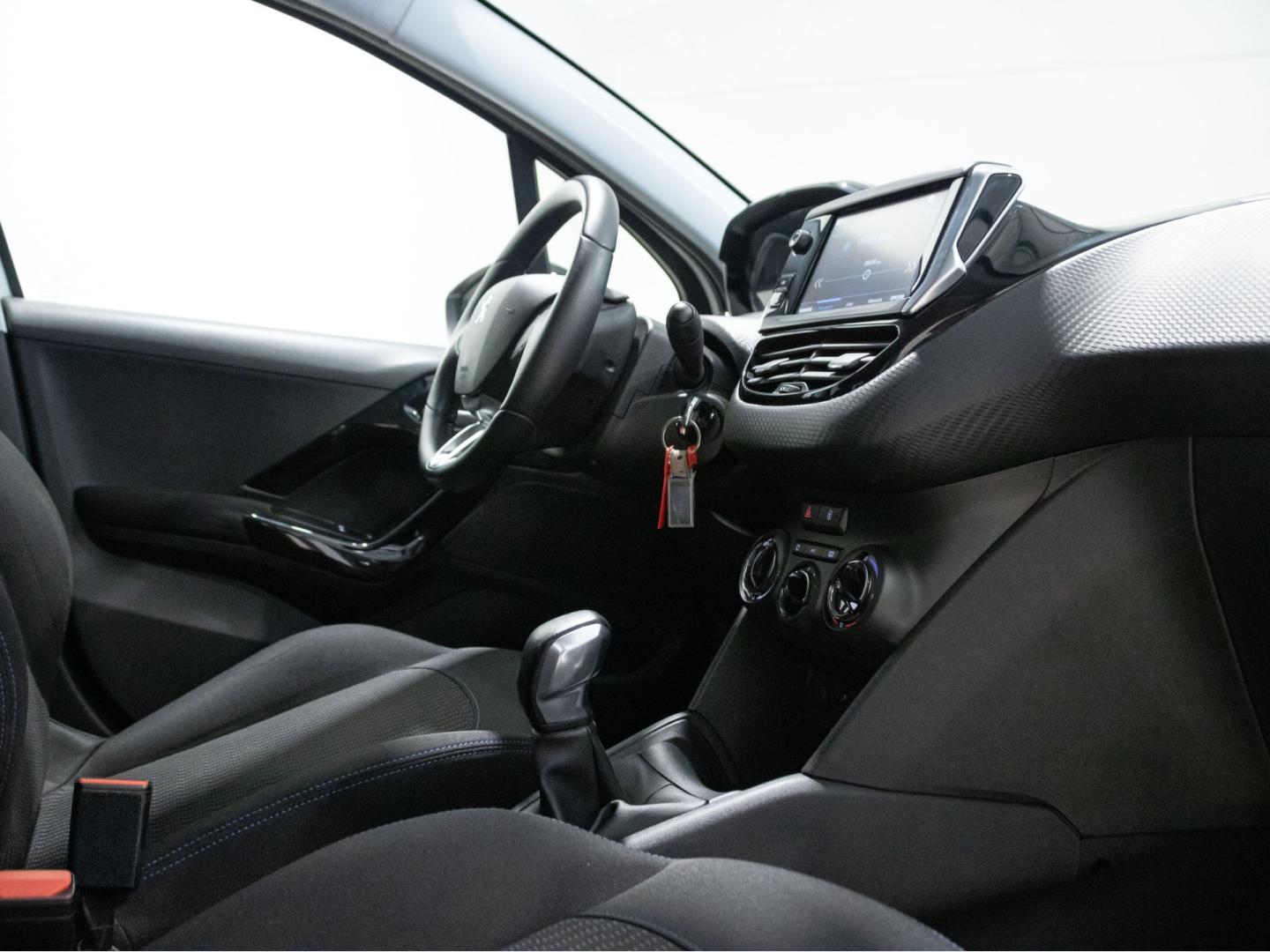 Peugeot 208 5P Signature BlueHDi 73KW (100CV)