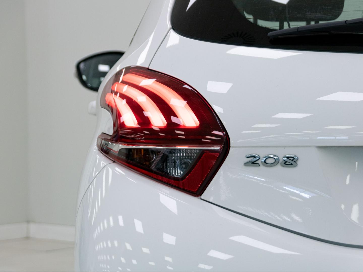 Peugeot 208 5P Signature BlueHDi 73KW (100CV)