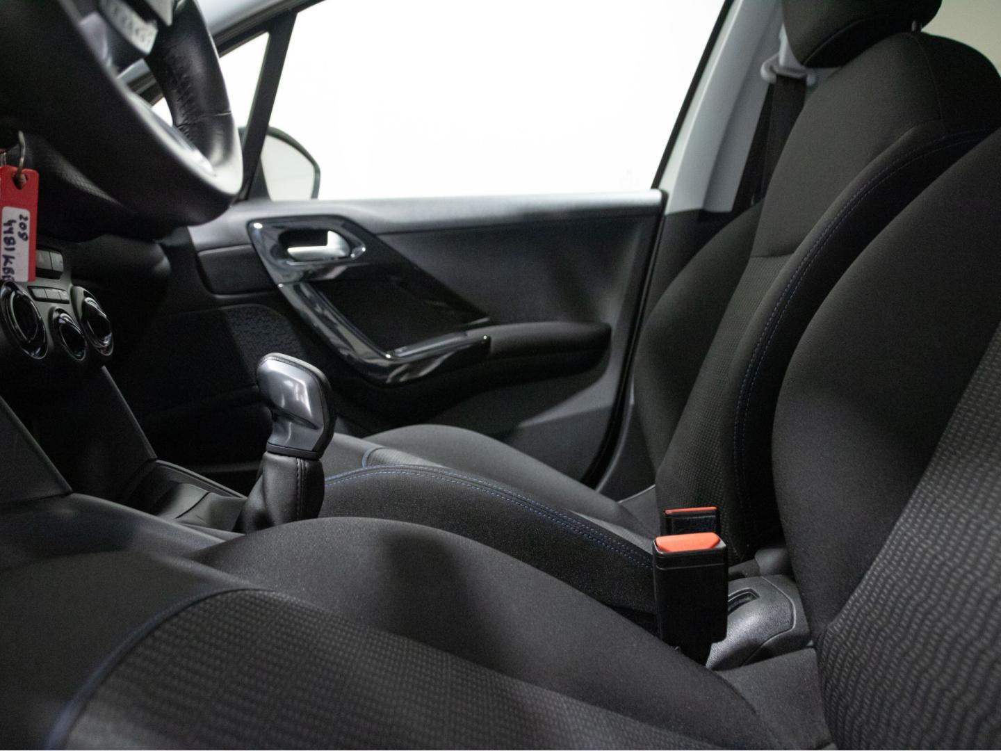 Peugeot 208 5P Signature BlueHDi 73KW (100CV)