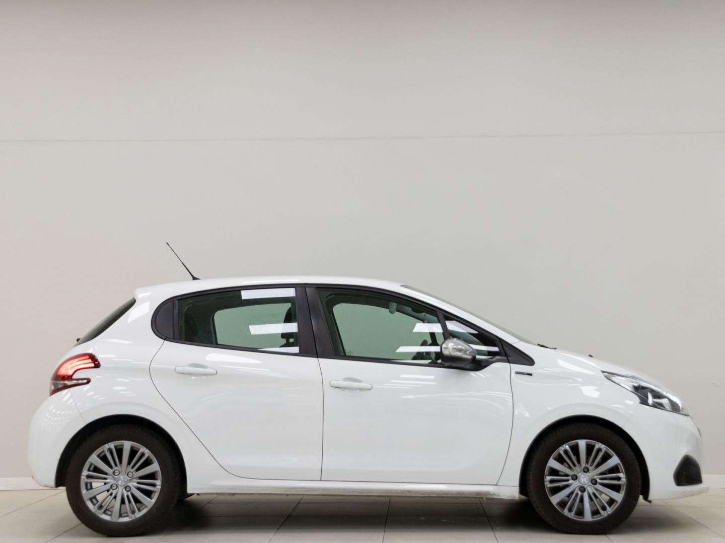 Peugeot 208 5P Signature BlueHDi 73KW (100CV)