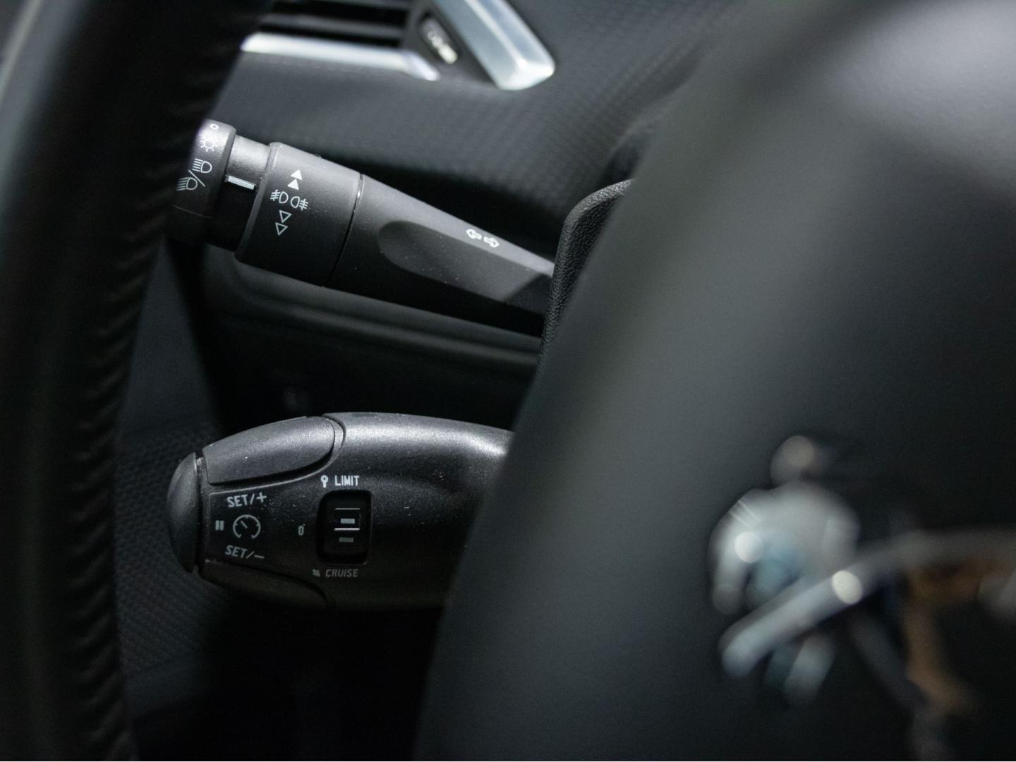 Peugeot 208 5P Signature BlueHDi 73KW (100CV)