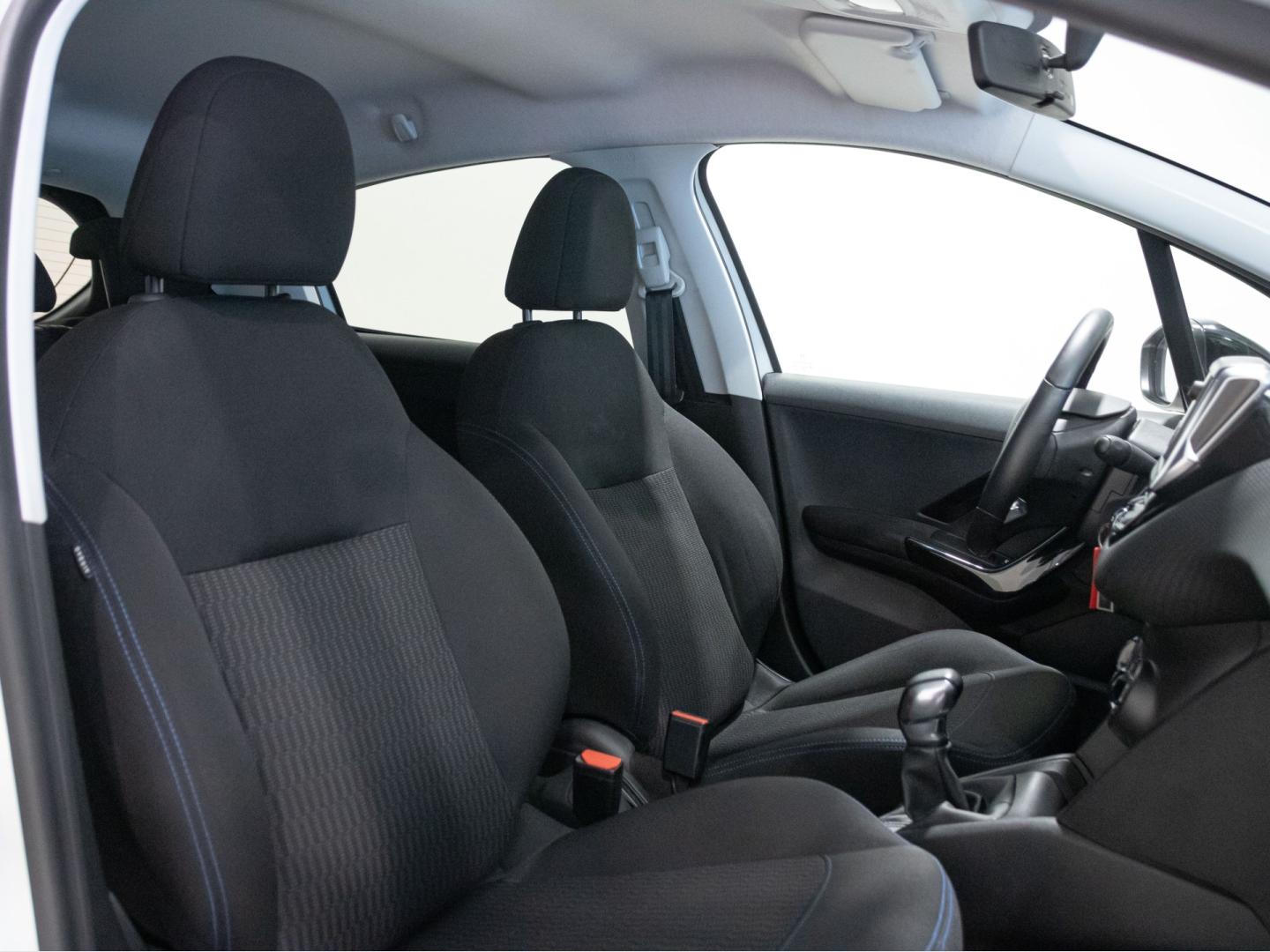 Peugeot 208 5P Signature BlueHDi 73KW (100CV)