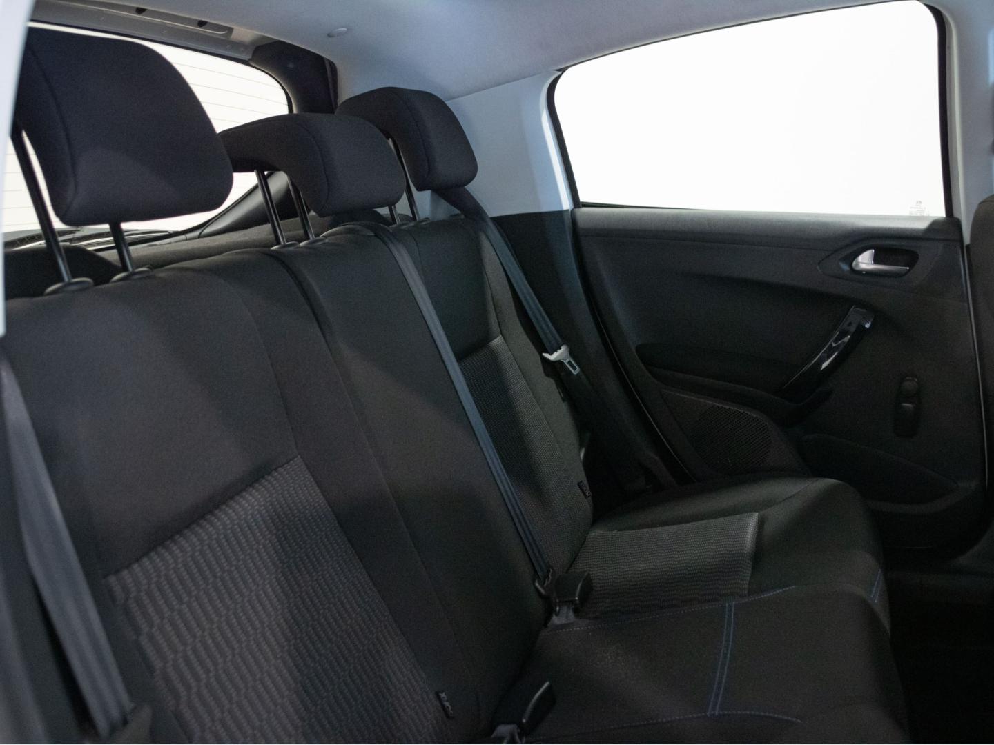 Peugeot 208 5P Signature BlueHDi 73KW (100CV)