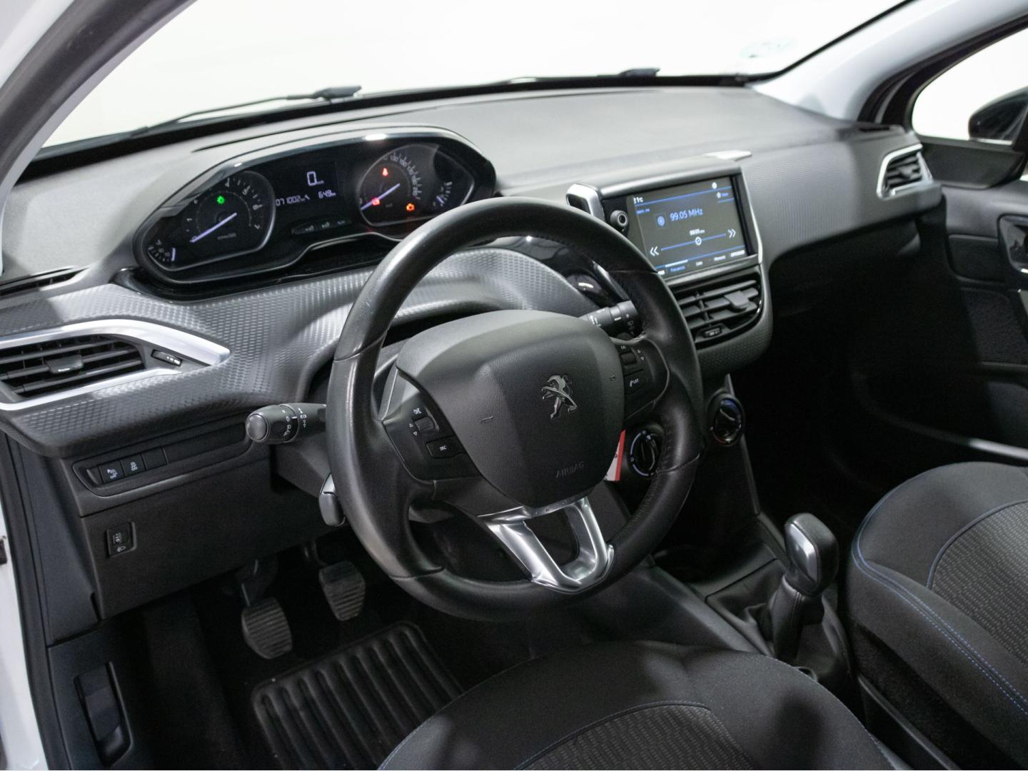 Peugeot 208 5P Signature BlueHDi 73KW (100CV)