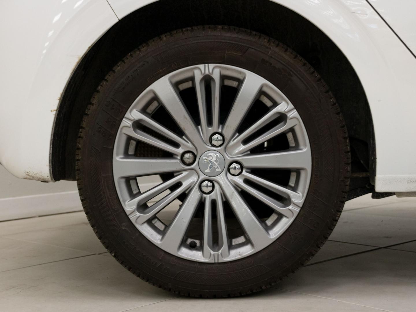 Peugeot 208 5P Signature BlueHDi 73KW (100CV)