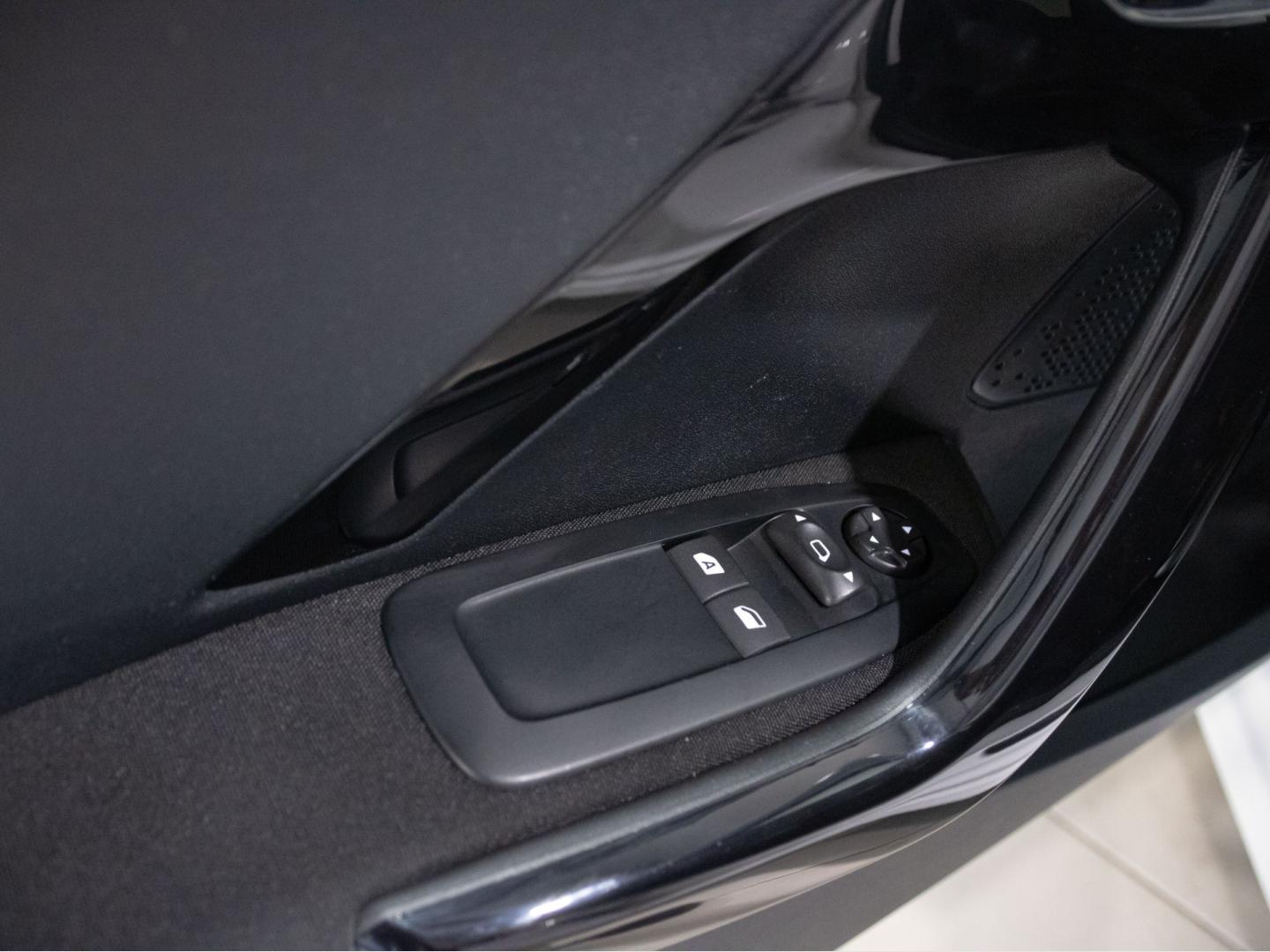 Peugeot 208 5P Signature BlueHDi 73KW (100CV)