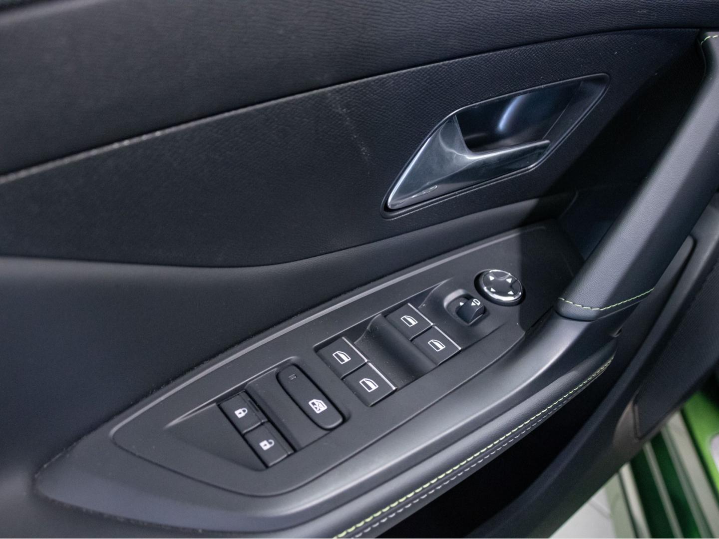 Peugeot 308 5P GT Puretech 130 S&S EAT8