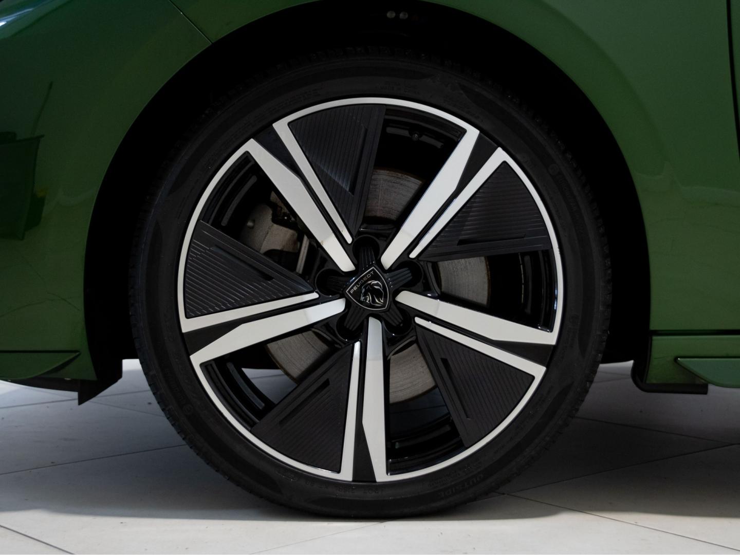 Peugeot 308 5P GT Puretech 130 S&S EAT8