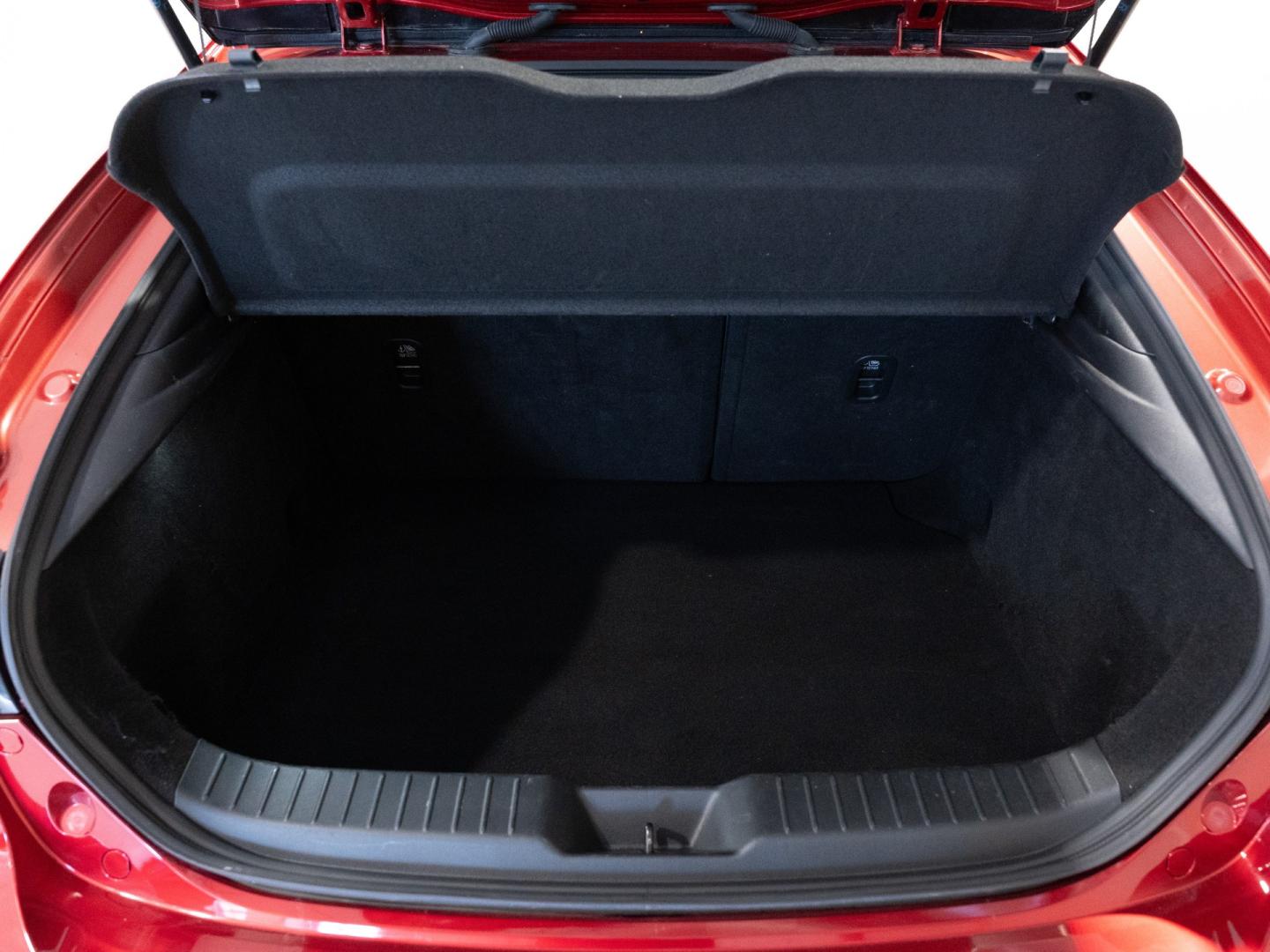 Mazda 3 2.5L E-SKY G MHEV 103kW Centre-line