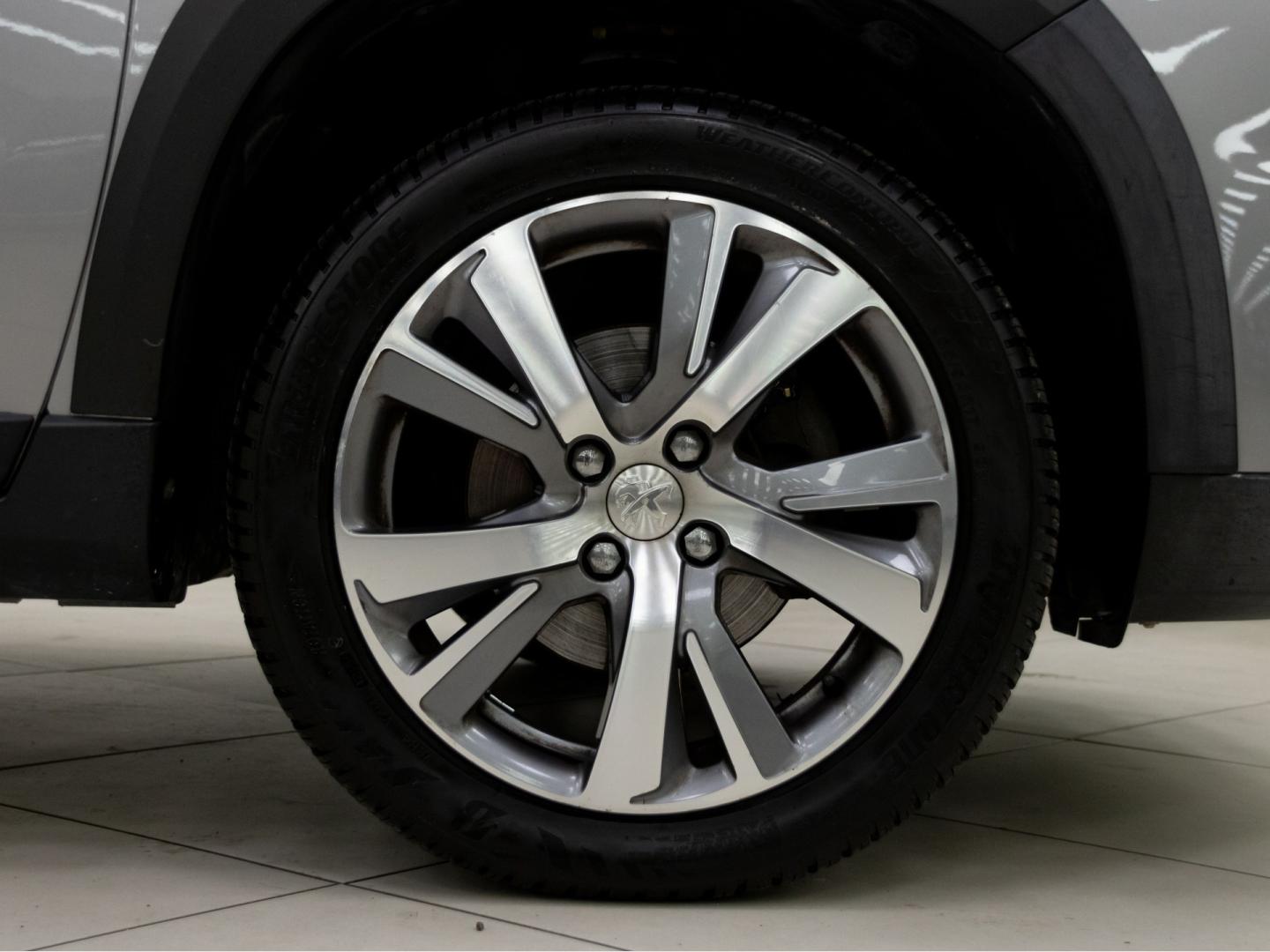 Peugeot 2008 Allure 1.6 BlueHDi 120