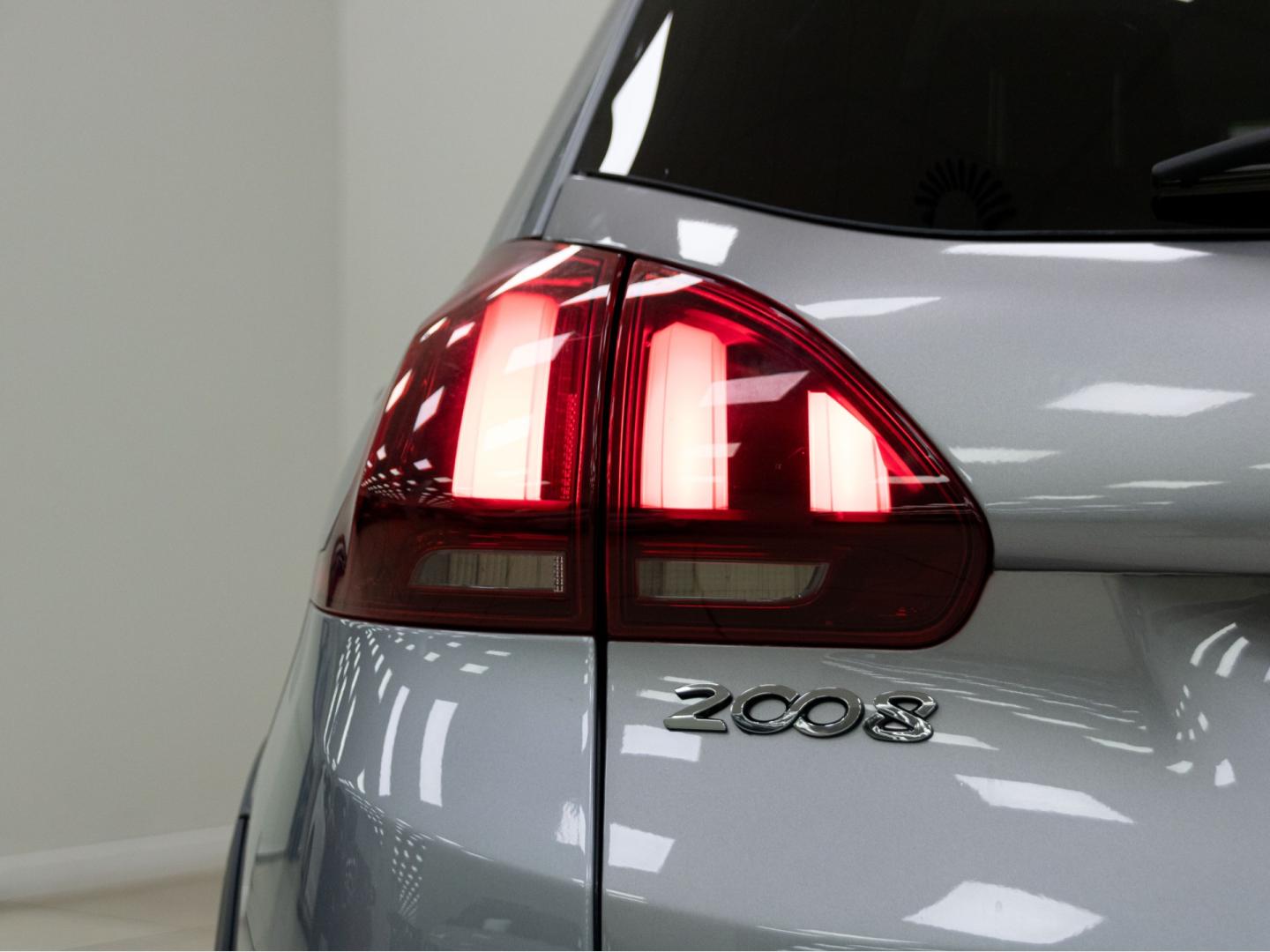 Peugeot 2008 Allure 1.6 BlueHDi 120