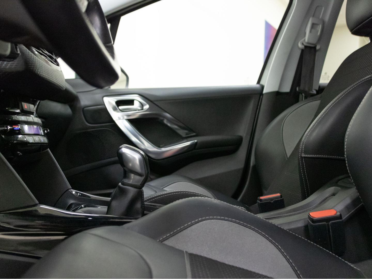 Peugeot 2008 Allure 1.6 BlueHDi 120