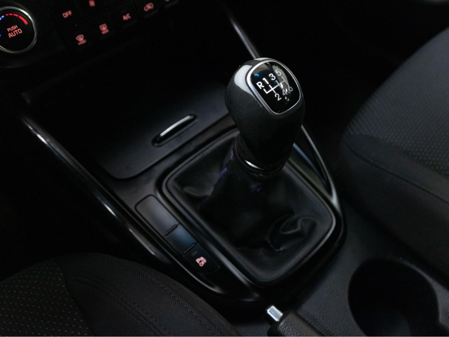 Kia Carens 1.6 GDi UEFA Euro2016 Eco-Dynamics
