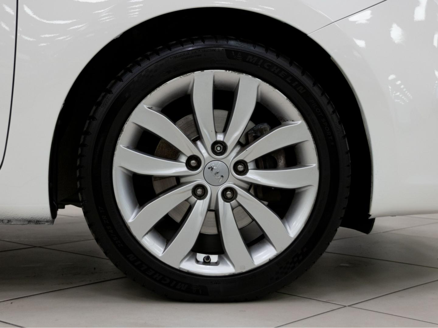 Kia Carens 1.6 GDi UEFA Euro2016 Eco-Dynamics