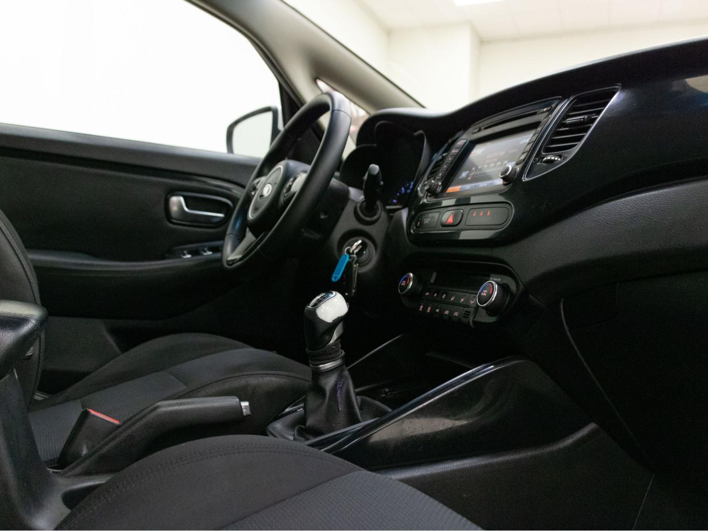 Kia Carens 1.6 GDi UEFA Euro2016 Eco-Dynamics