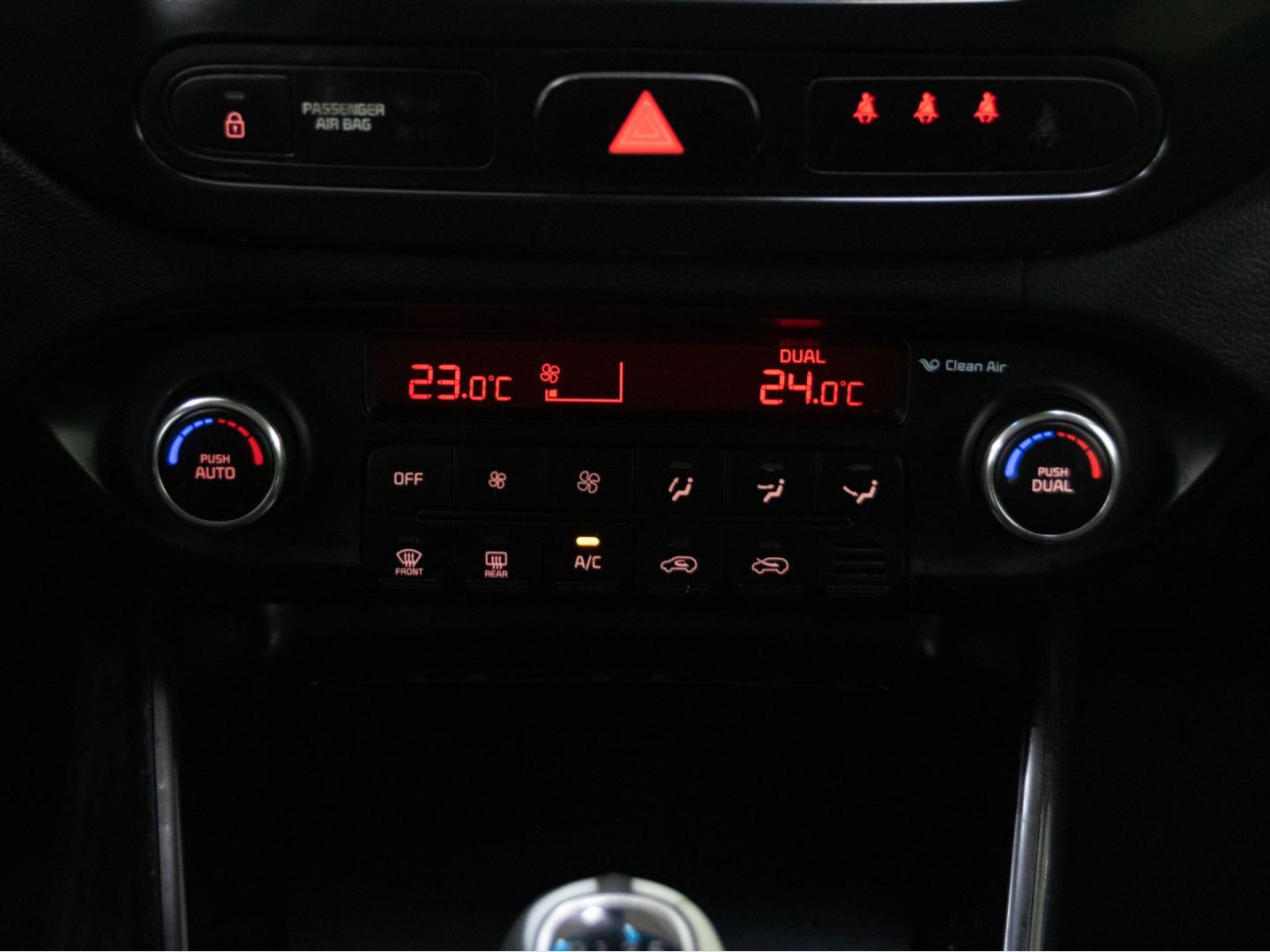 Kia Carens 1.6 GDi UEFA Euro2016 Eco-Dynamics