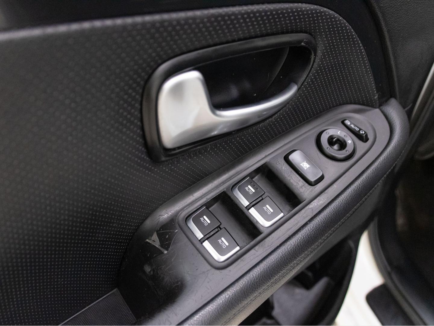 Kia Carens 1.6 GDi UEFA Euro2016 Eco-Dynamics