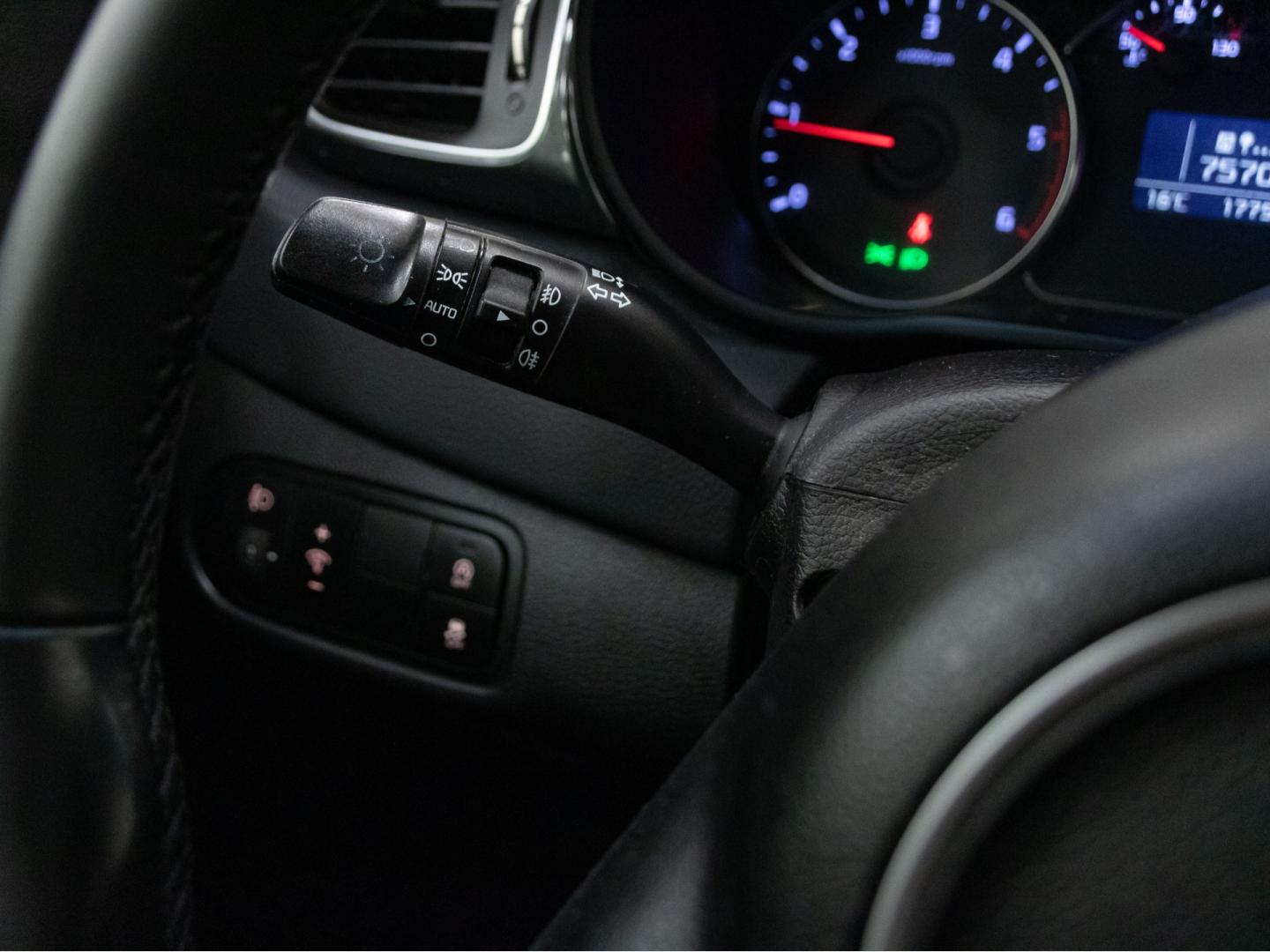 Kia Carens 1.6 GDi UEFA Euro2016 Eco-Dynamics