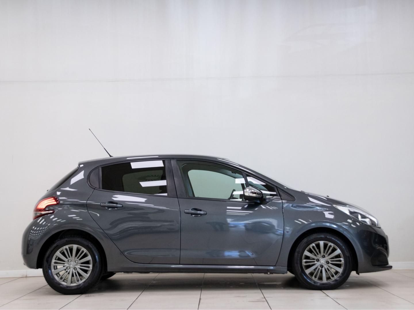 Peugeot 208 5P STYLE 1.2L PureTech 60KW (82CV)