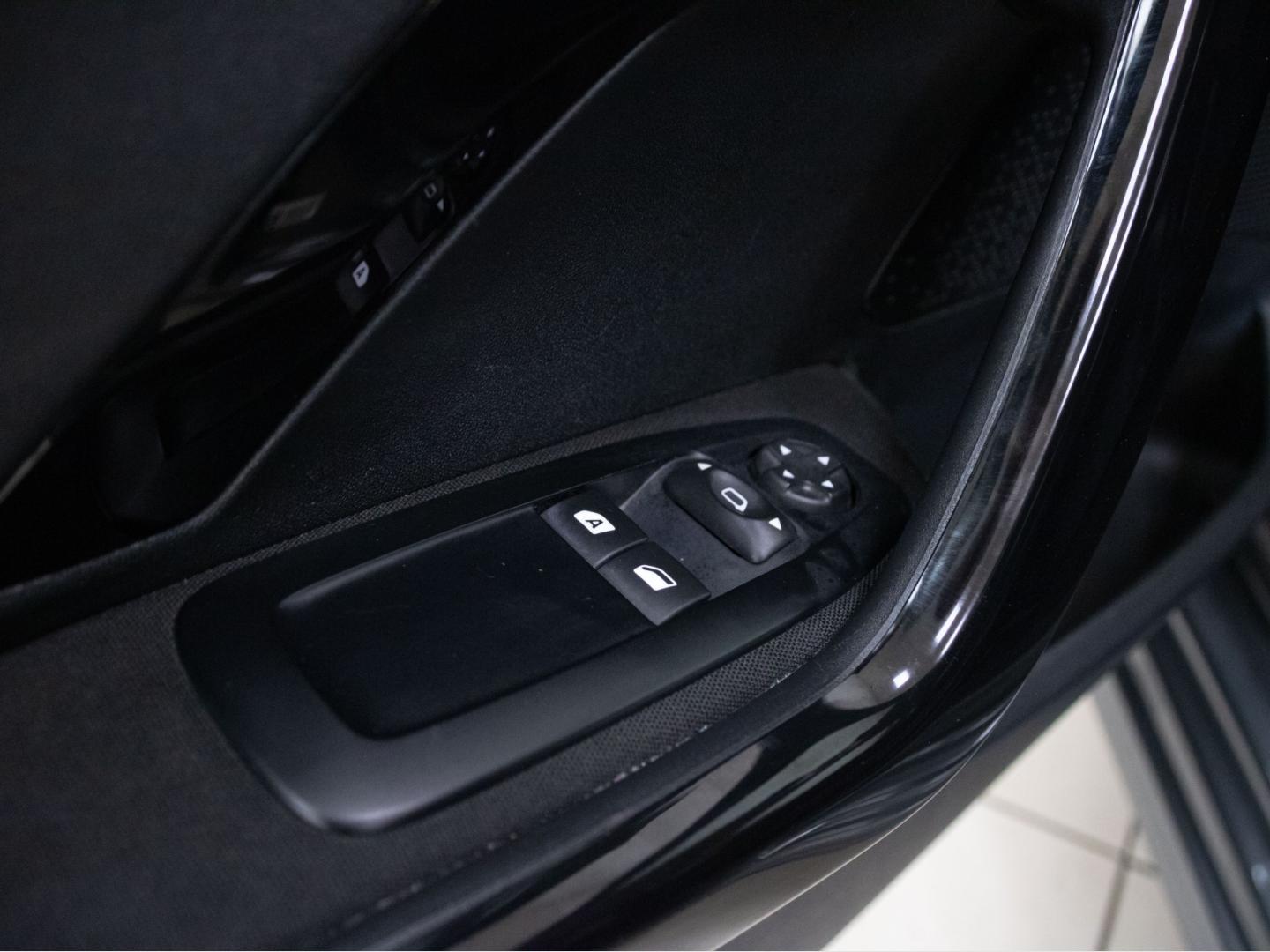 Peugeot 208 5P STYLE 1.2L PureTech 60KW (82CV)