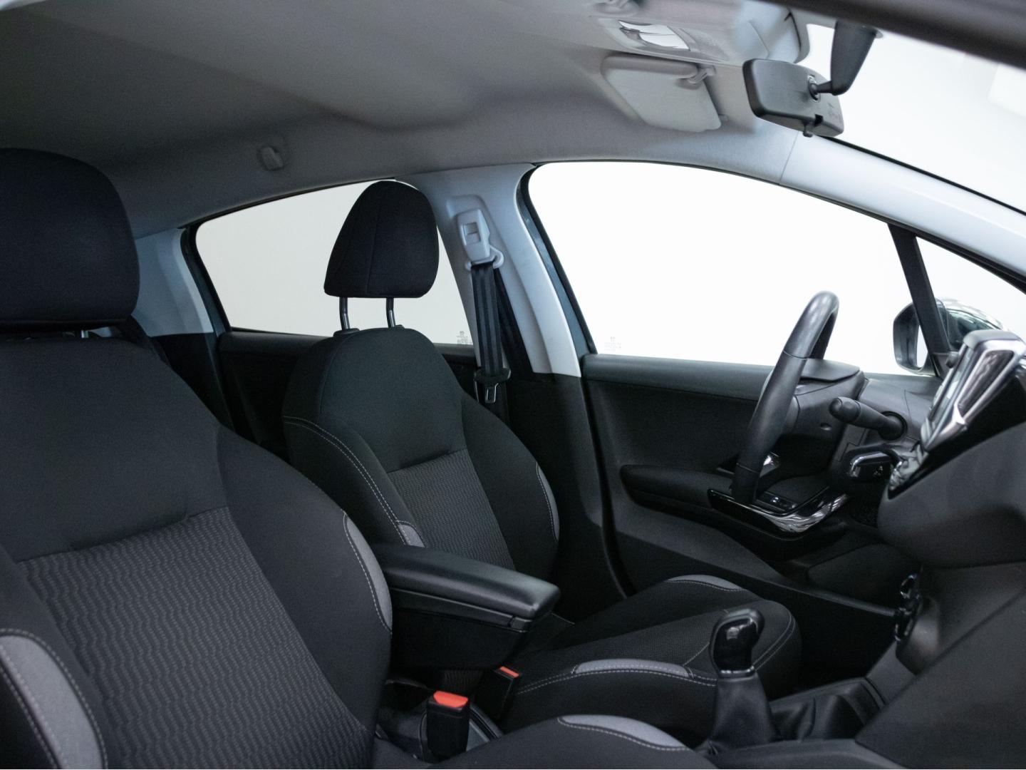 Peugeot 208 5P STYLE 1.2L PureTech 60KW (82CV)