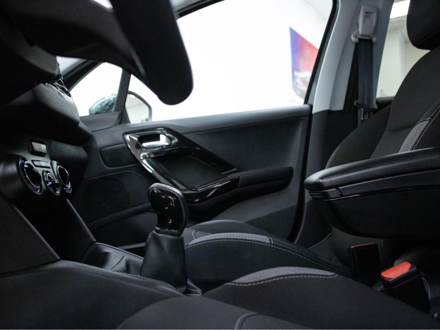 Peugeot 208 5P STYLE 1.2L PureTech 60KW (82CV)