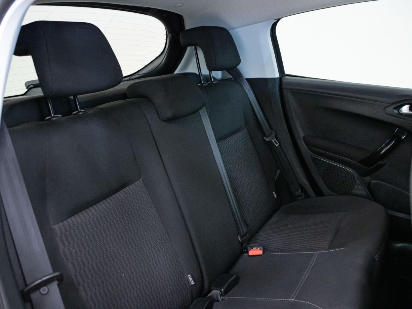 Peugeot 208 5P STYLE 1.2L PureTech 60KW (82CV)