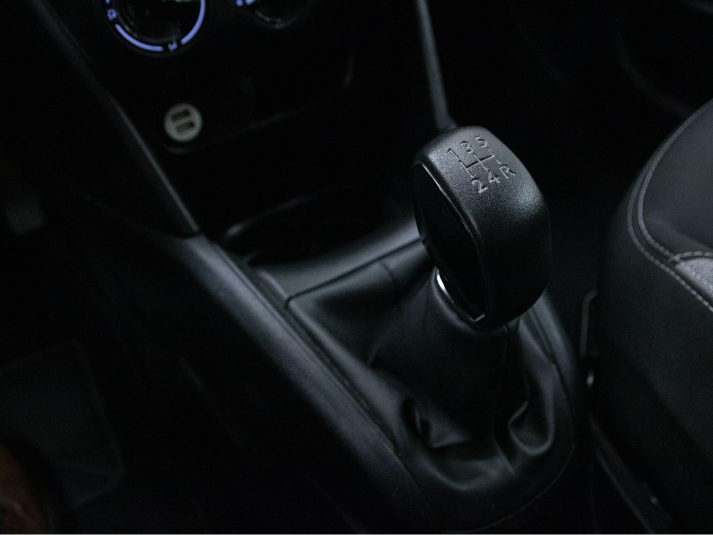 Peugeot 208 5P STYLE 1.2L PureTech 60KW (82CV)