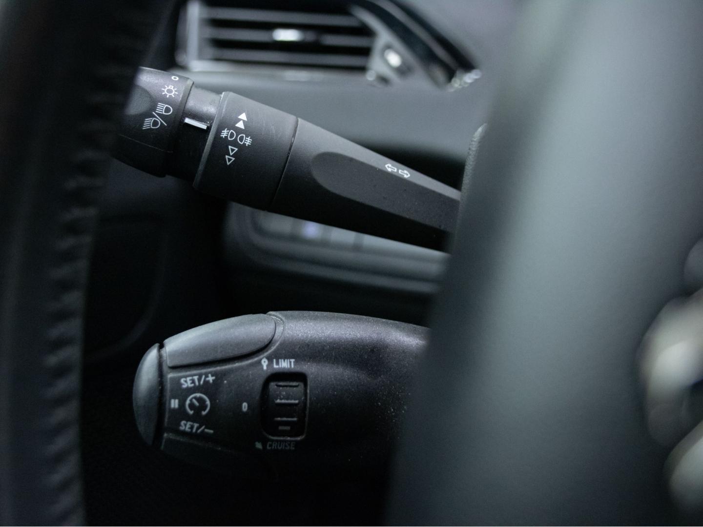 Peugeot 208 5P STYLE 1.2L PureTech 60KW (82CV)