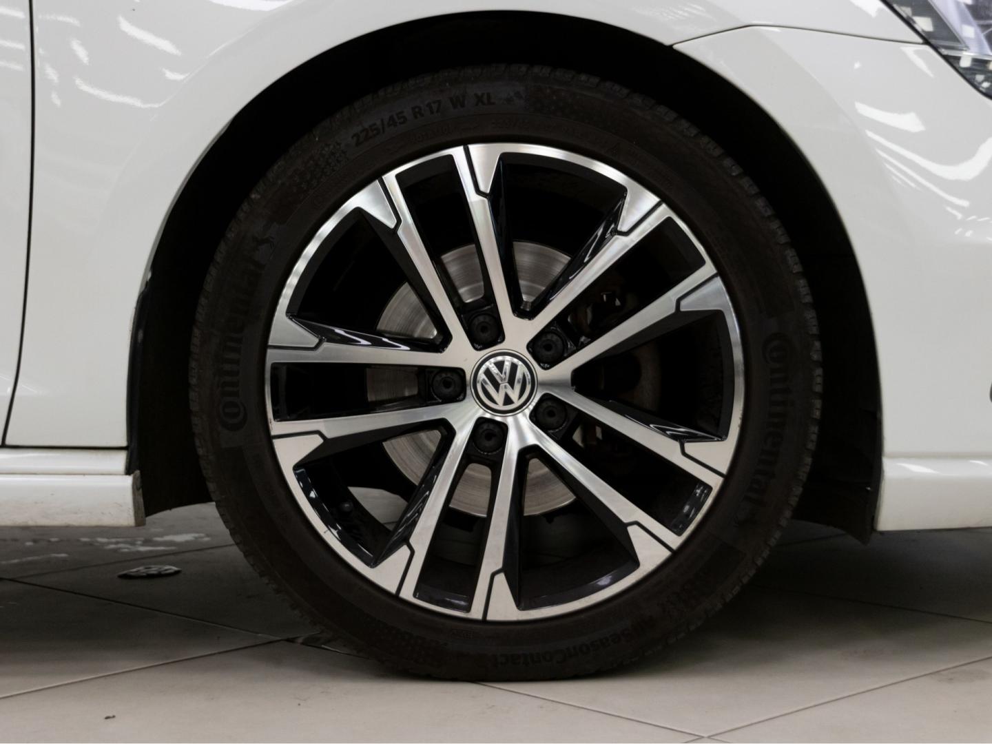 Volkswagen Golf Sport 2.0 TDI 150cv BMT DSG