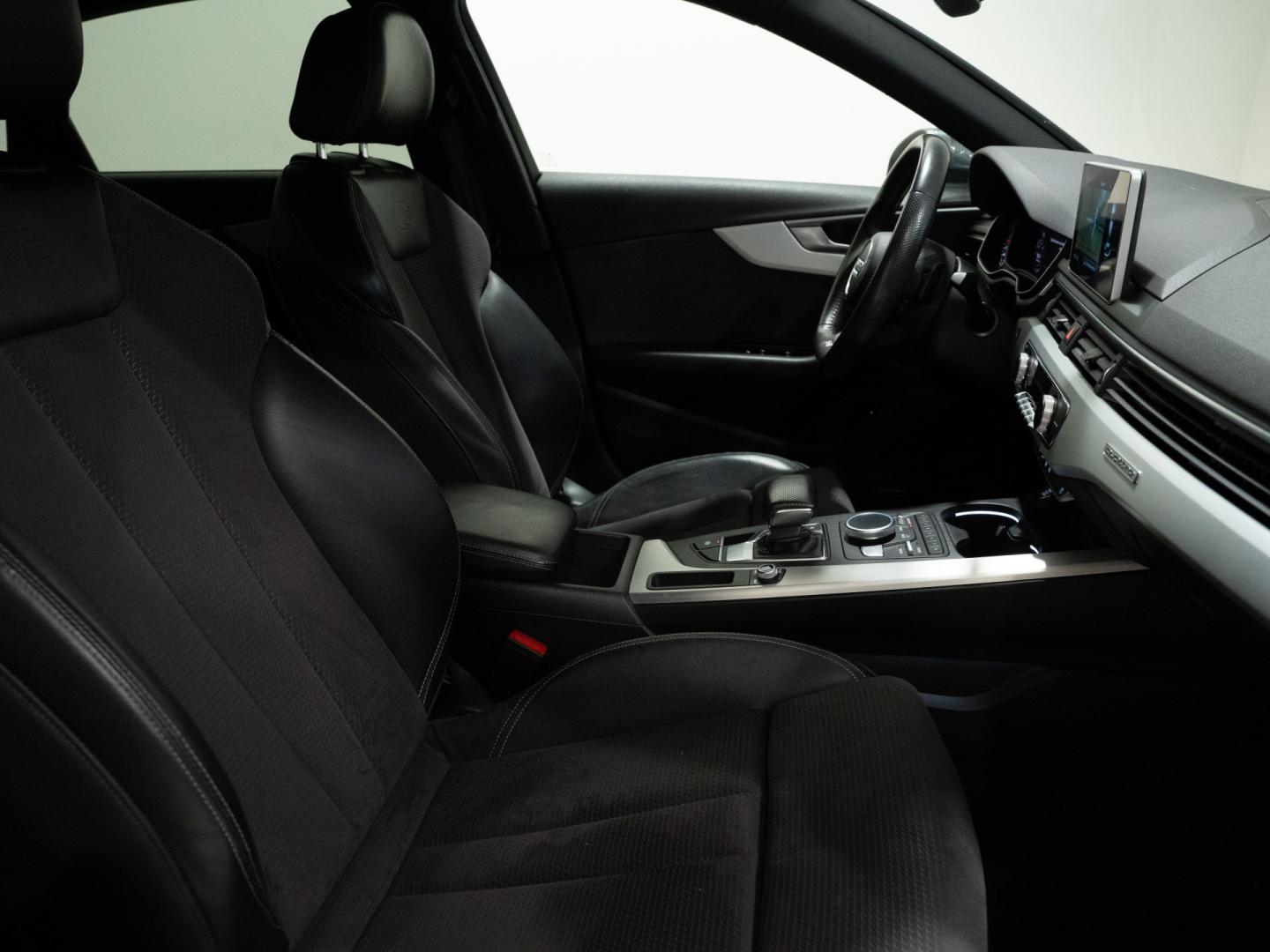 Audi A4 2.0 TDI quattro S tronic S line edition