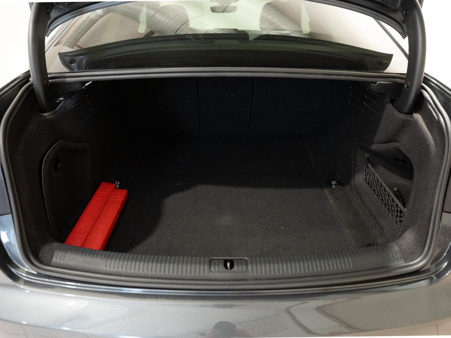 Audi A4 2.0 TDI quattro S tronic S line edition