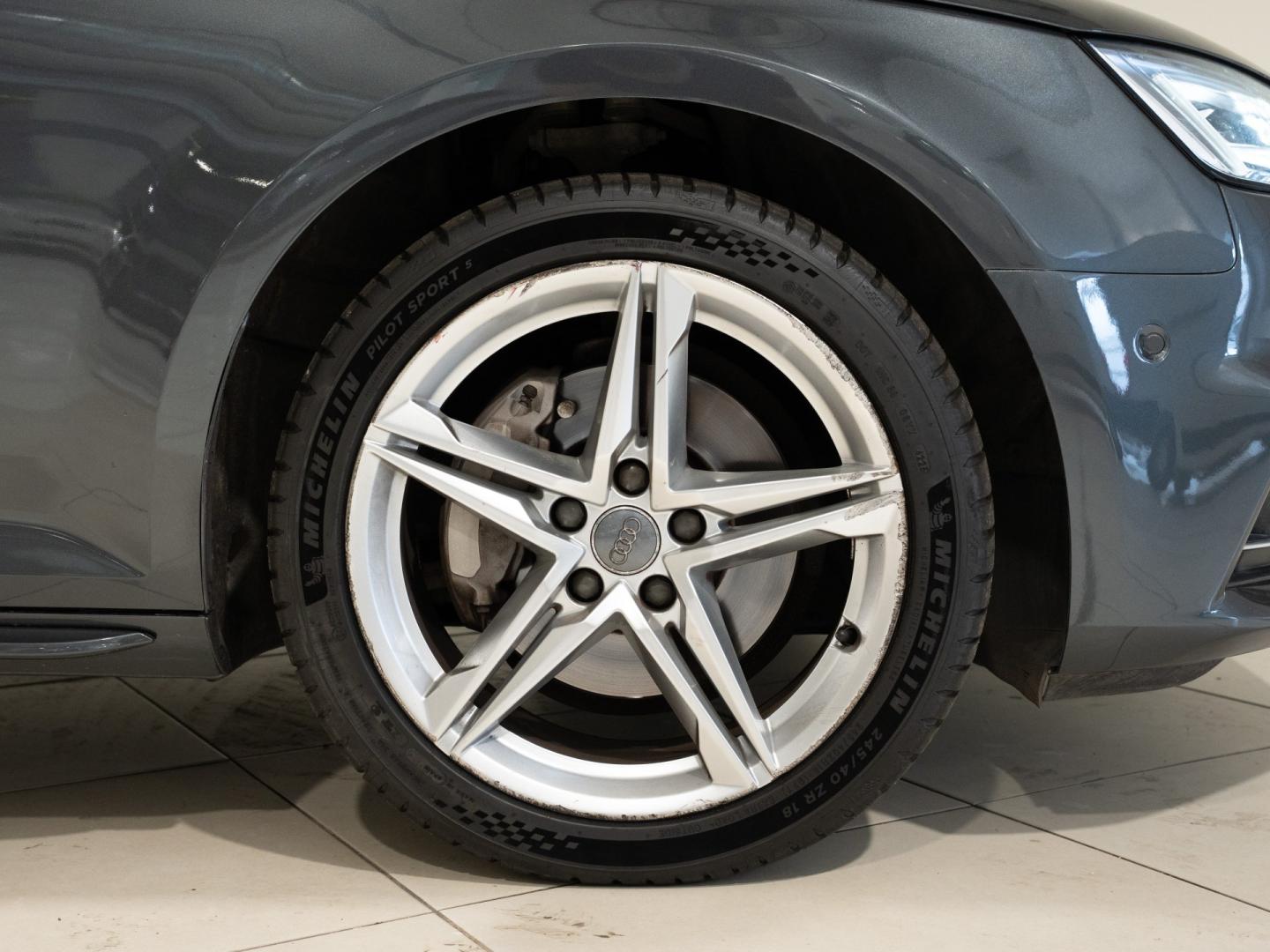 Audi A4 2.0 TDI quattro S tronic S line edition