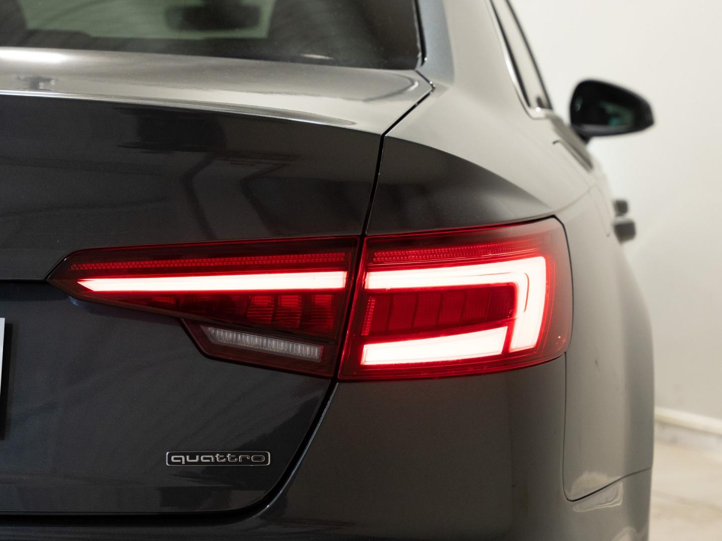 Audi A4 2.0 TDI quattro S tronic S line edition
