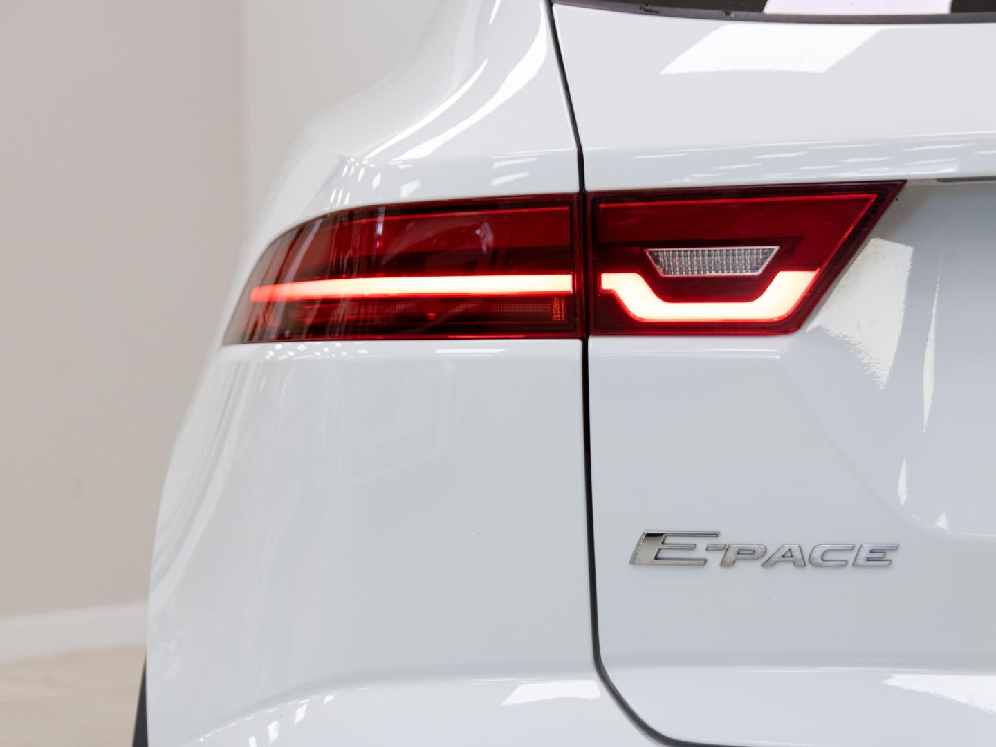 Jaguar E-Pace 1.5P 160PS MHEV Auto