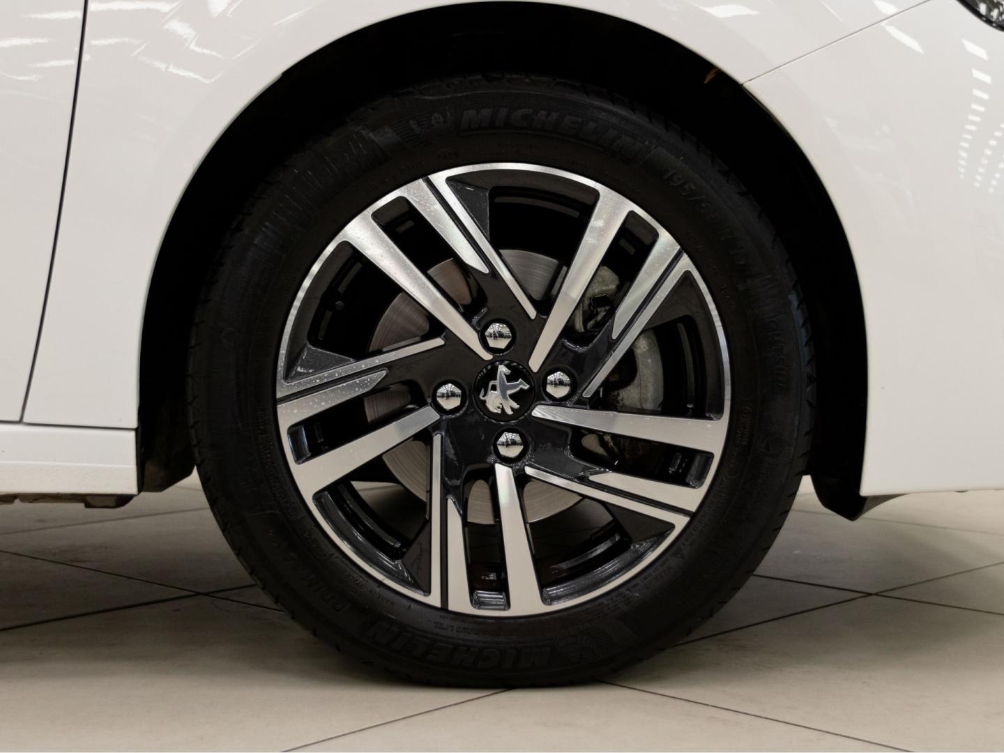 Peugeot 208 BlueHDi 73kW (100CV) Allure