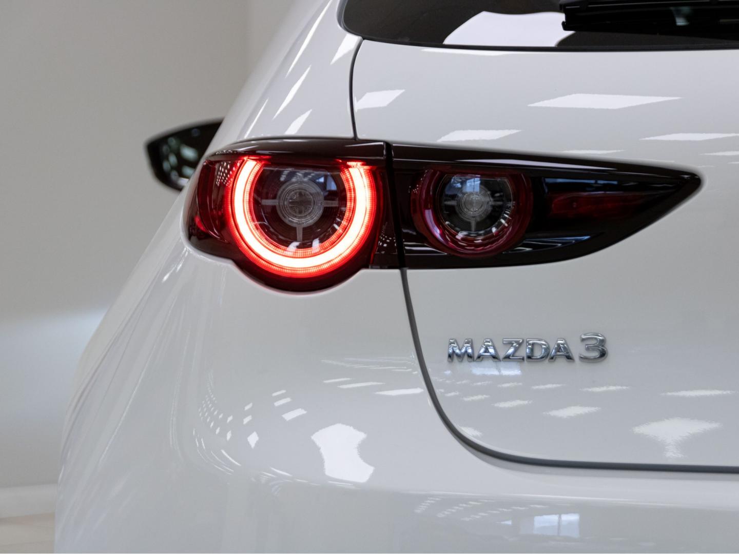 Mazda 3 2.5L e-SKYACTIV G MHEV 103kW (140CV) 6MT FWD Prime-line