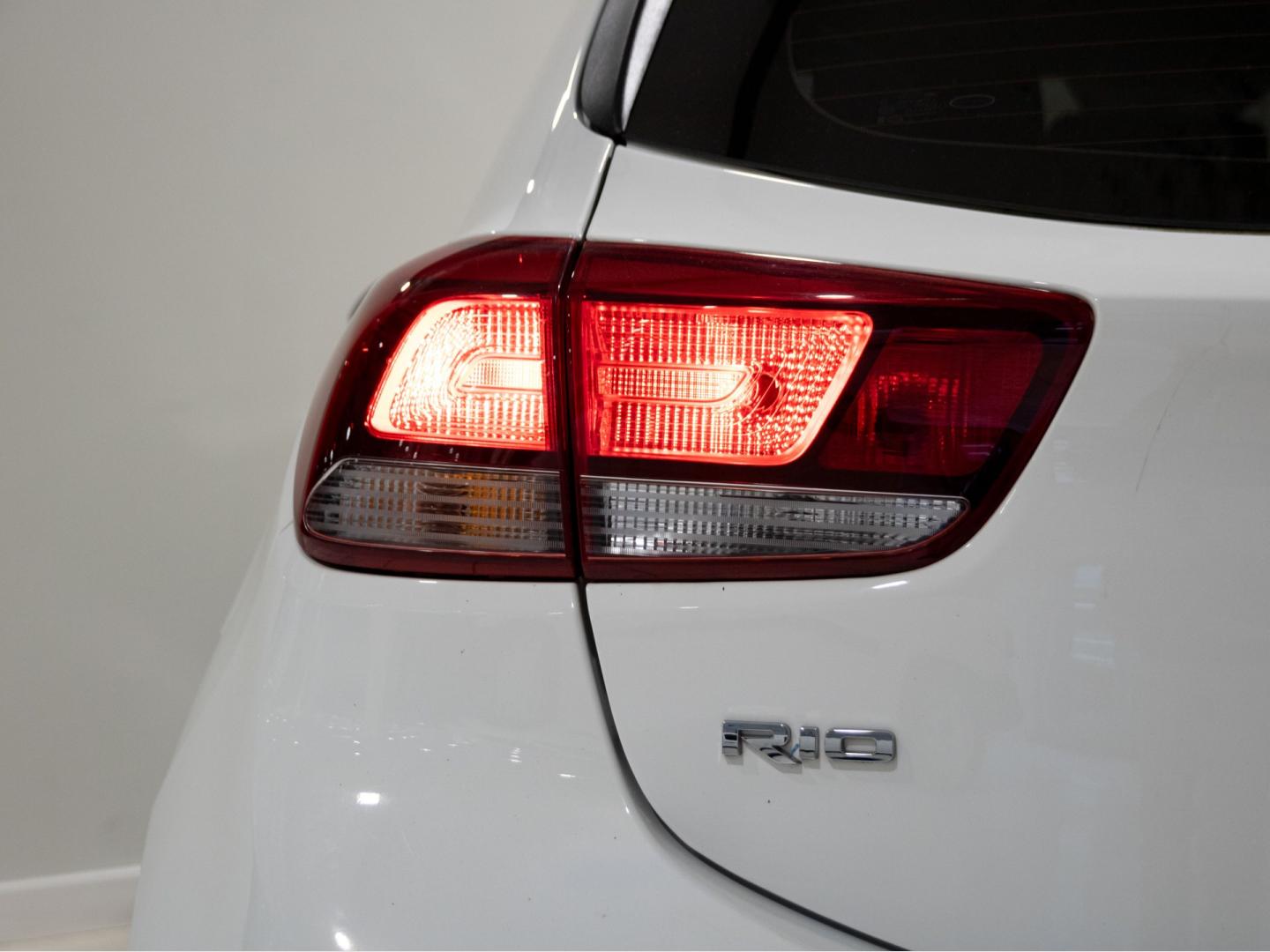 Kia Rio 1.2 CVVT 62kW (84CV) Concept