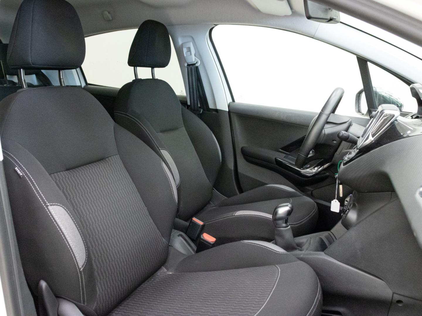 Peugeot 208 5P STYLE 1.2L PureTech 60KW (82CV)