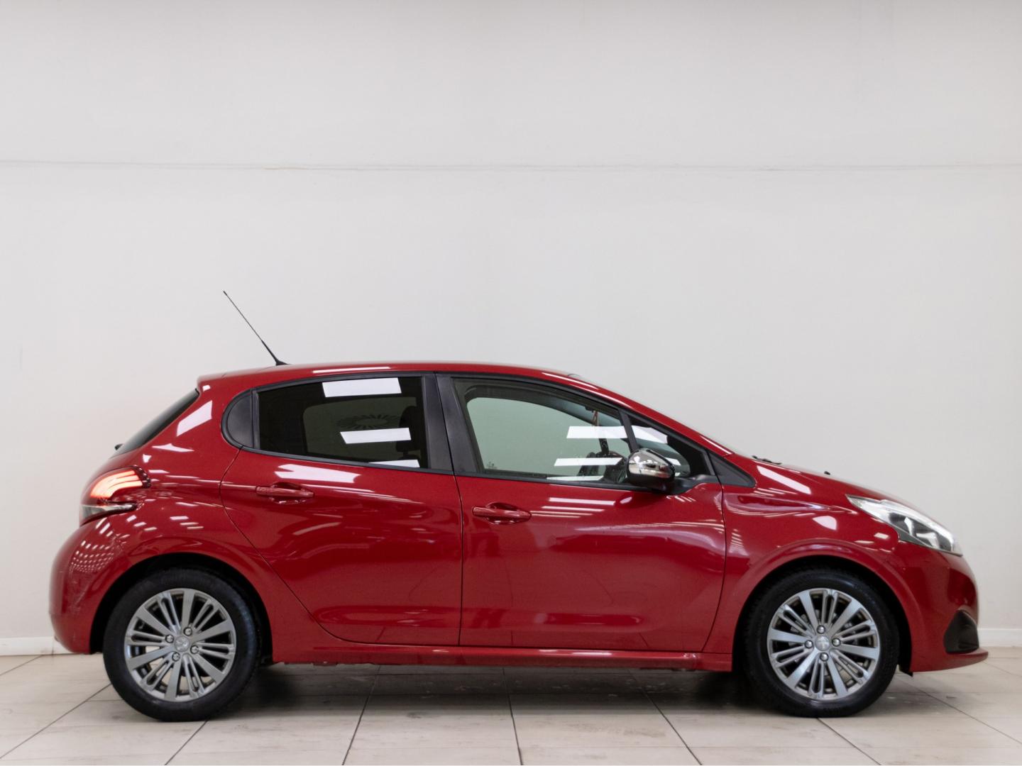 Peugeot 208 5P STYLE 1.2L PureTech 60KW (82CV)