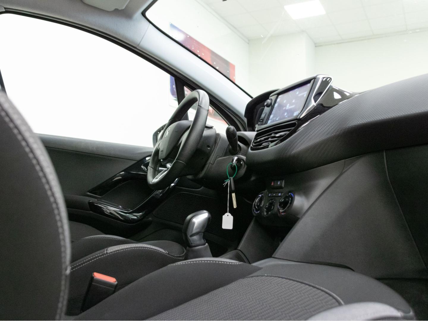 Peugeot 208 5P STYLE 1.2L PureTech 60KW (82CV)