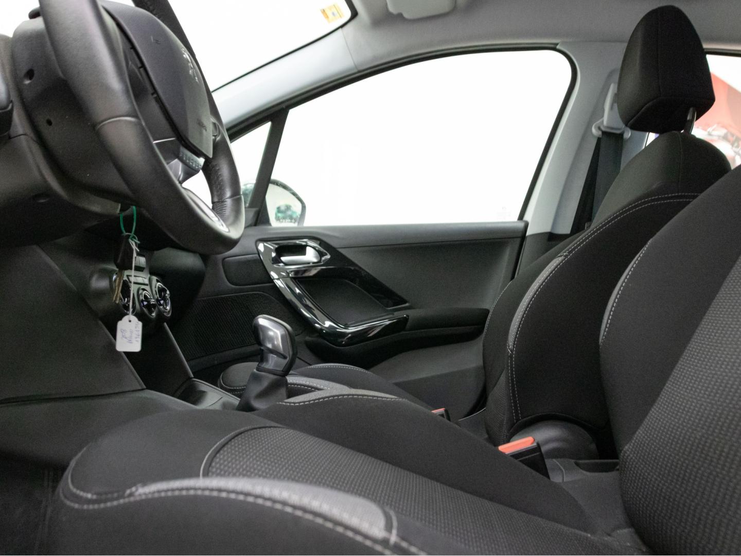 Peugeot 208 5P STYLE 1.2L PureTech 60KW (82CV)
