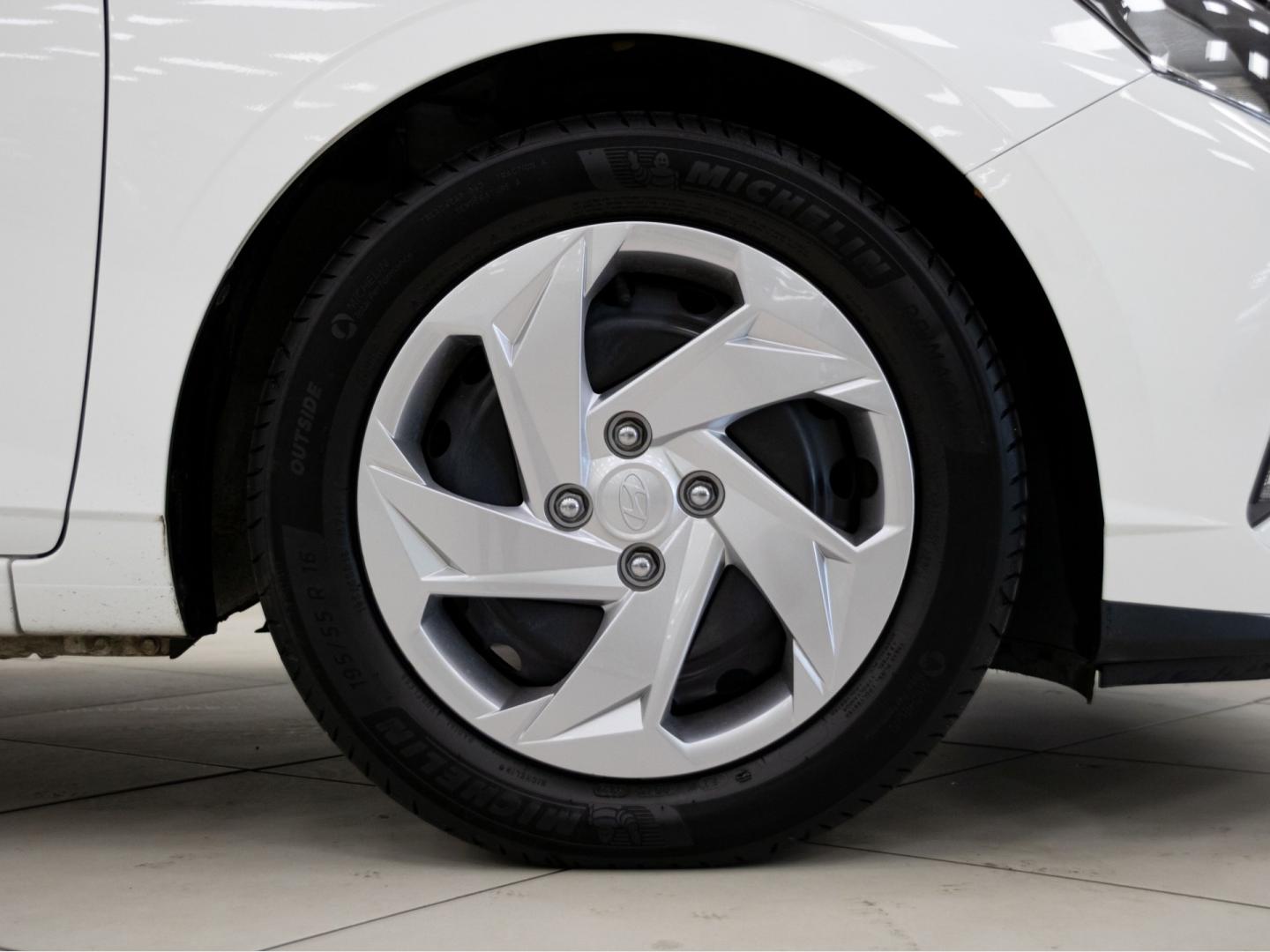 Hyundai i20 1.0 TGDI 74kW (100CV) 48V Essence