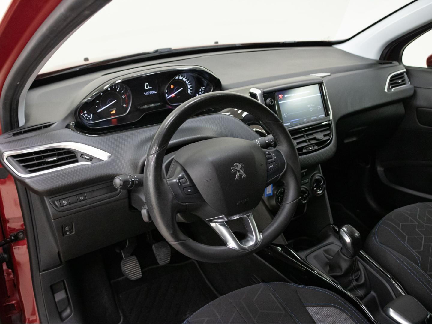 Peugeot 2008 Signature PureTech 110 S&S 6 Vel. MAN