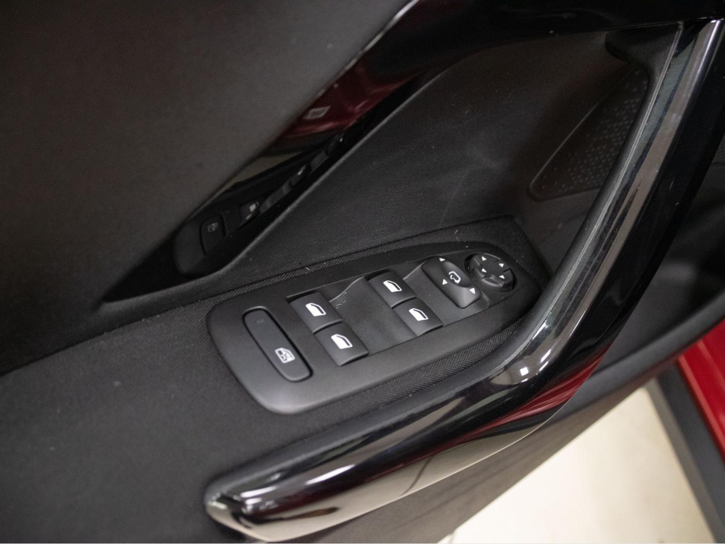 Peugeot 2008 Signature PureTech 110 S&S 6 Vel. MAN