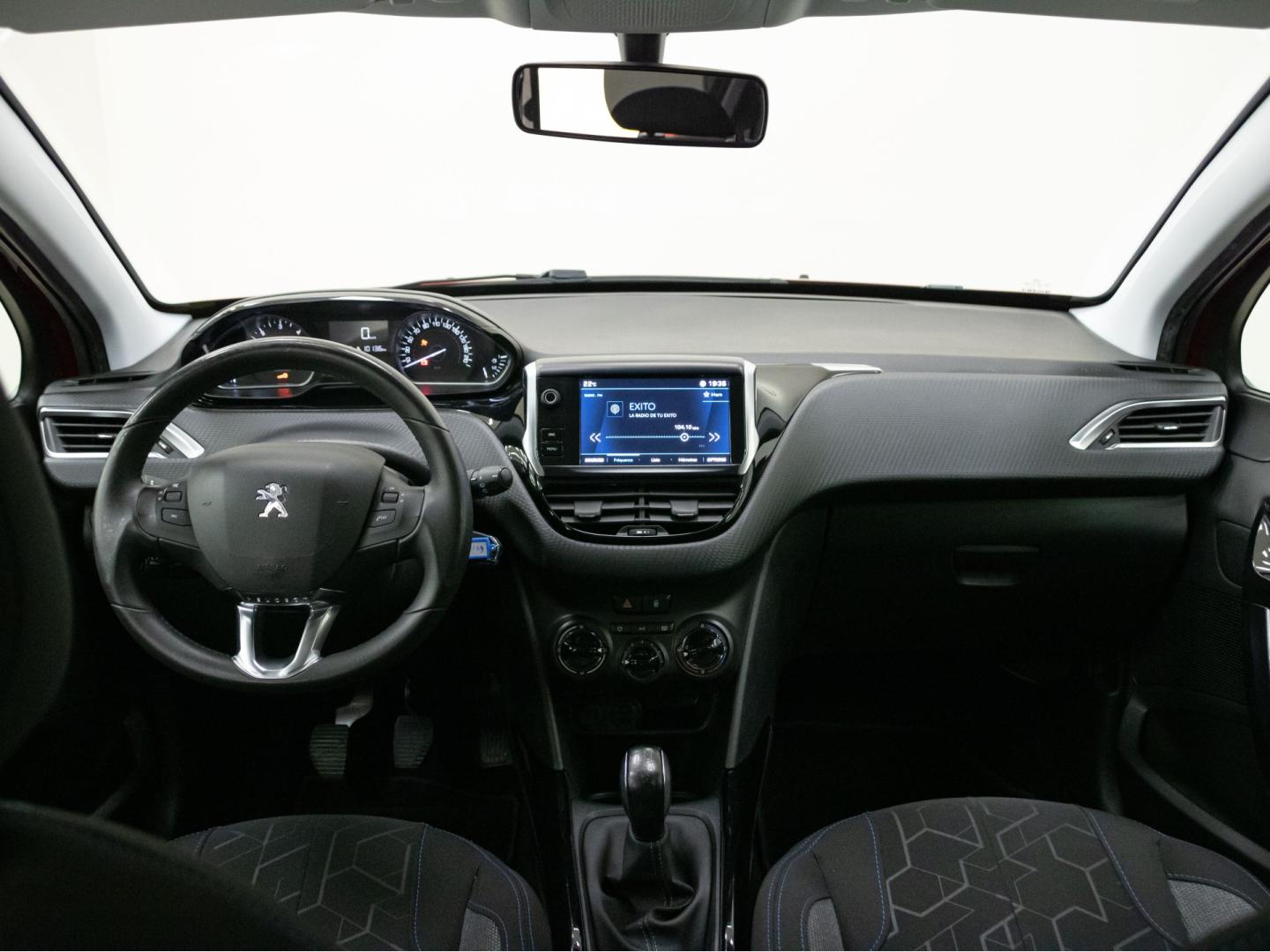 Peugeot 2008 Signature PureTech 110 S&S 6 Vel. MAN