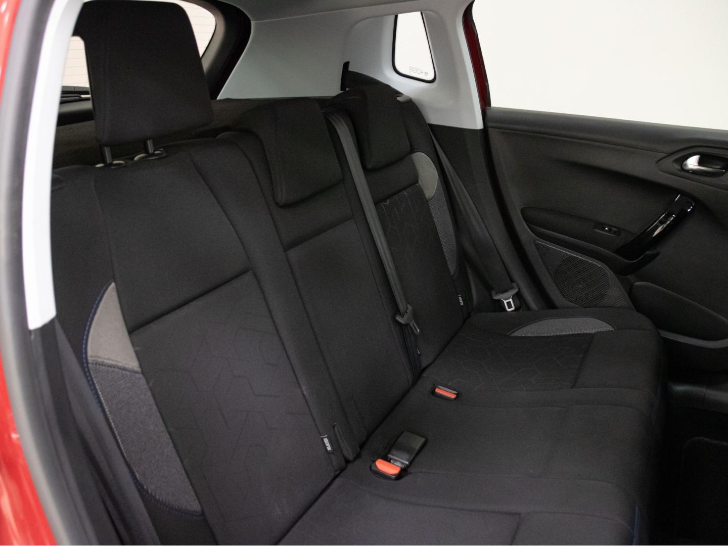 Peugeot 2008 Signature PureTech 110 S&S 6 Vel. MAN