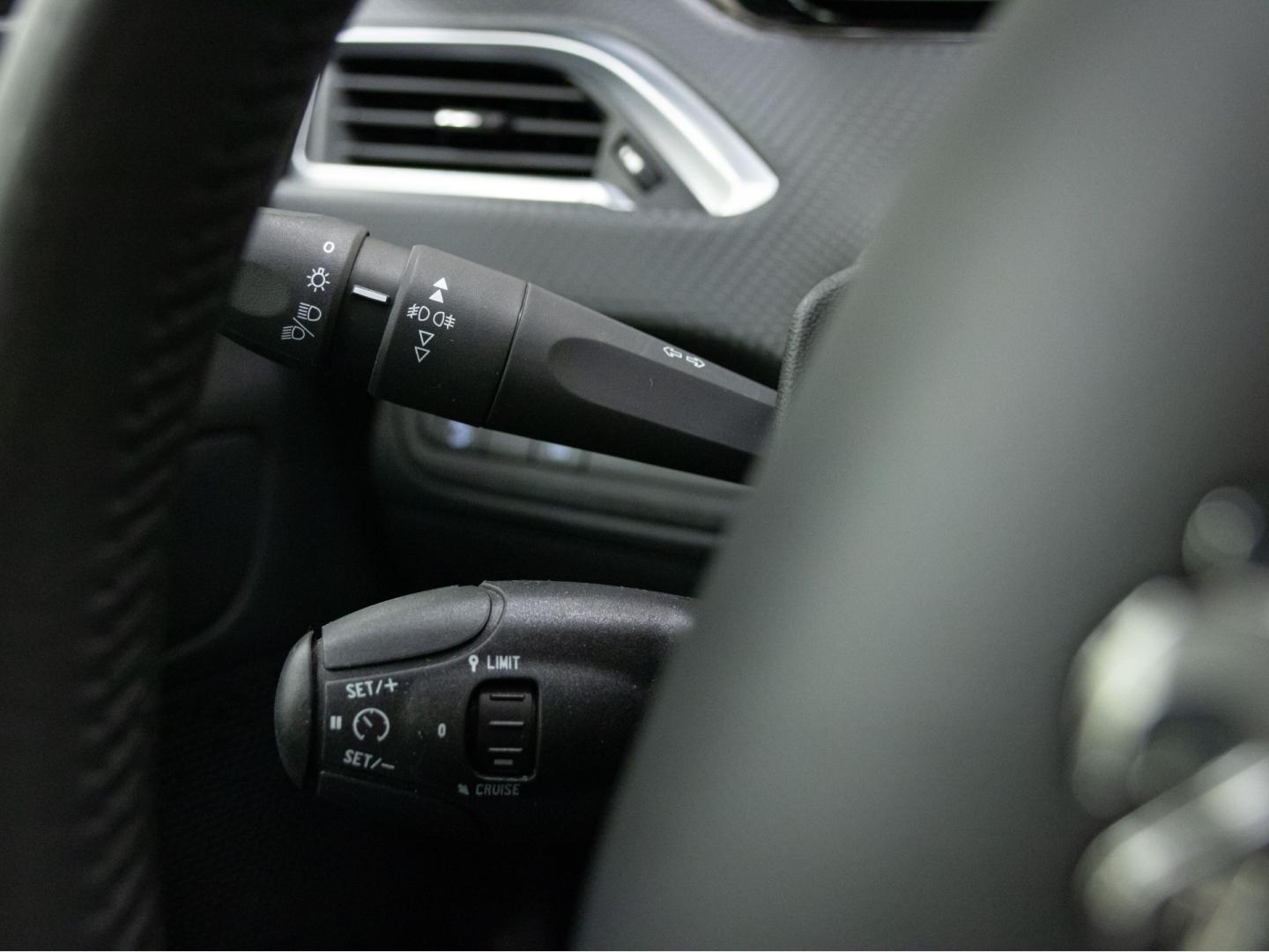 Peugeot 2008 Signature PureTech 110 S&S 6 Vel. MAN