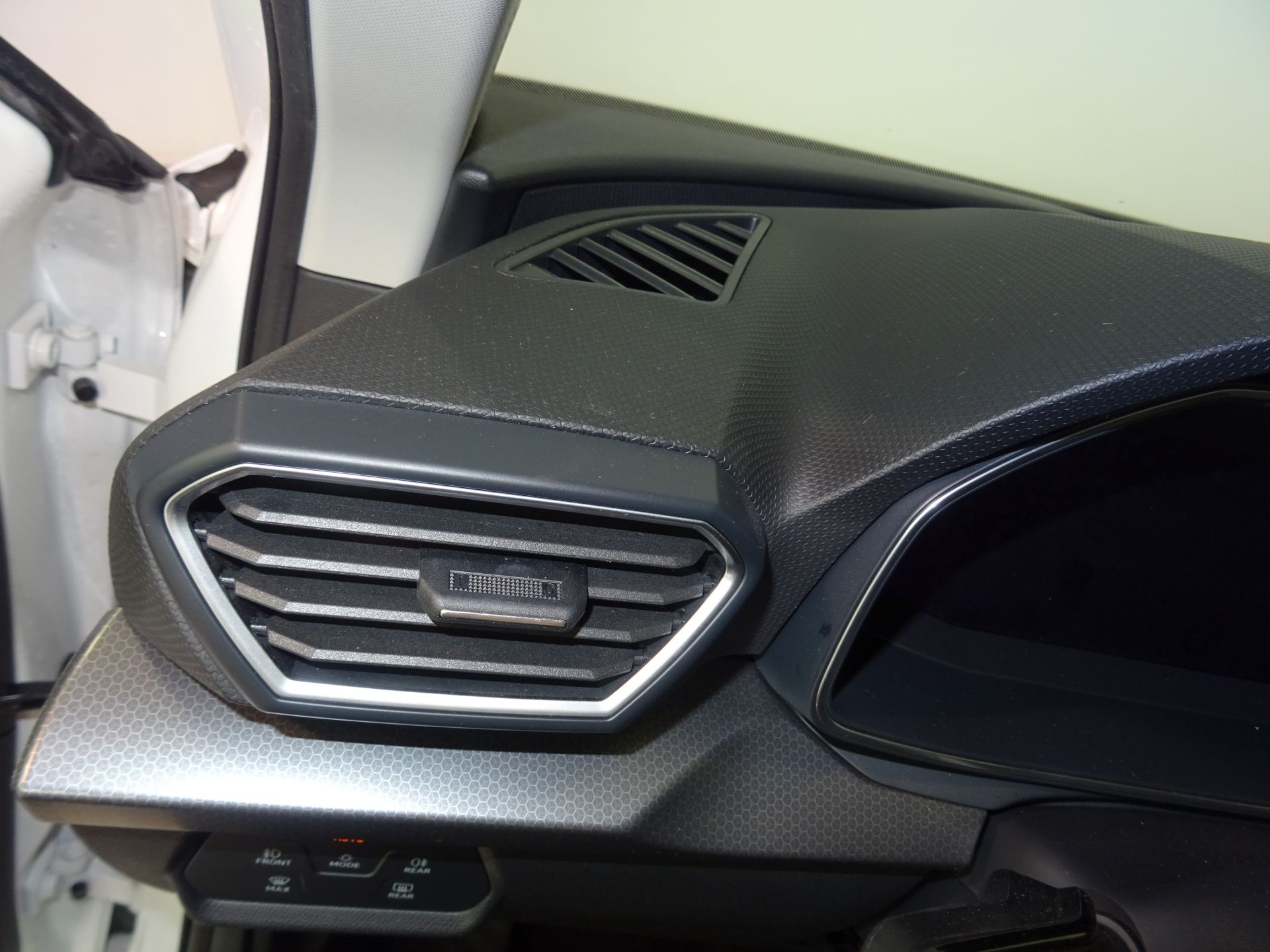 SEAT Nuevo León 1.0 TSI 81kW S&S Style 25 Aniversario