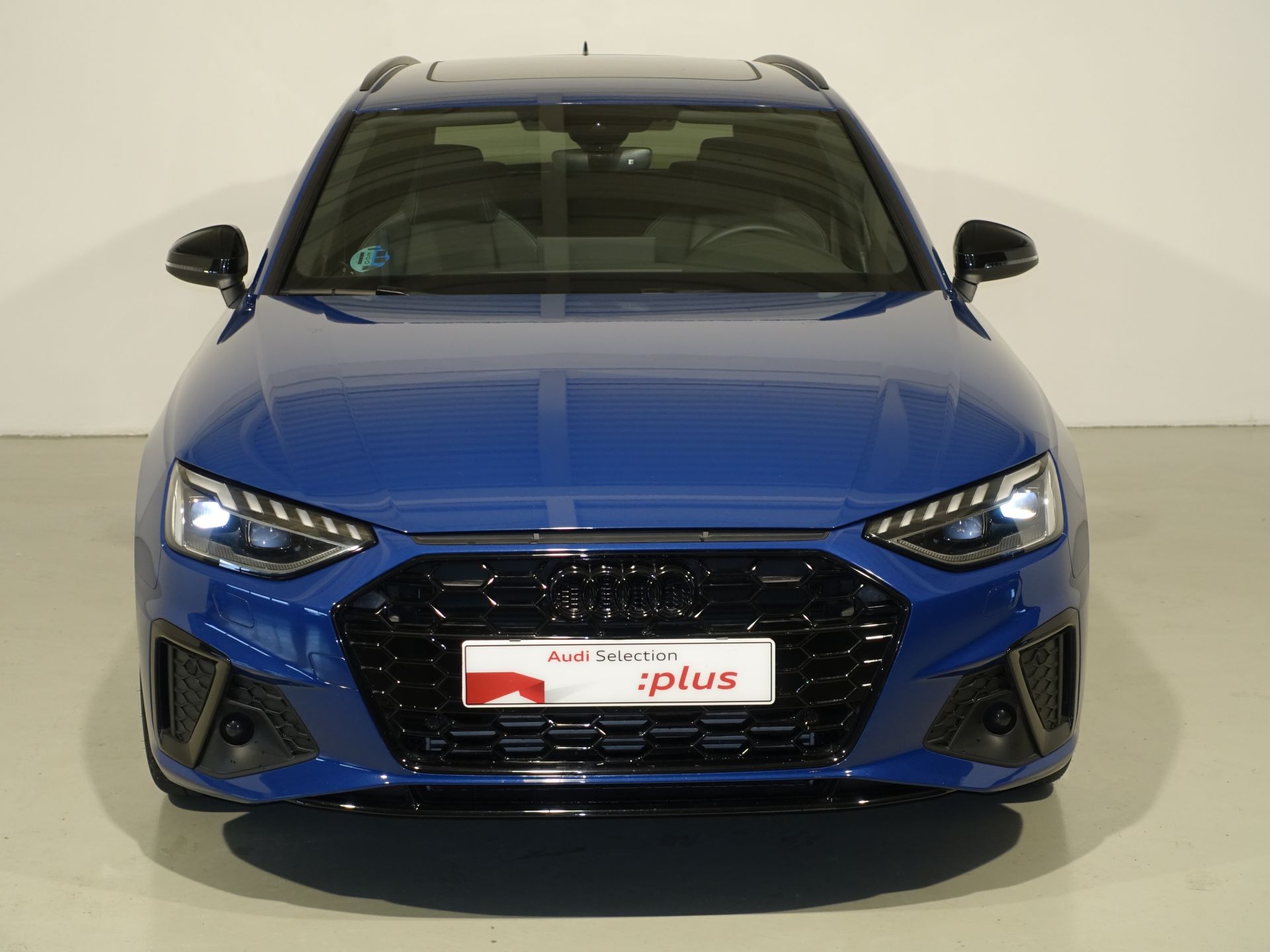 Audi A4 Avant Black limited 35 TDI 120kW S tron